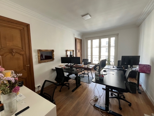 Bureau 1 e.jpg